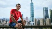 Histórico Alex Honnold: escala con éxito el Taipei 101, rascacielos de 508 metros, sin cuerdas ni arnés
