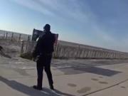 Tras atacar a un grupo de personas, un mapache feroz fue asesinado por la policía: el impactante video