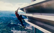 Alex Honnold escaló un edificio de 500 metros de altura sin seguridad: el video del momento histórico