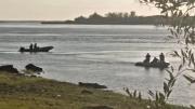 Rescataron a dos argentinos que perdieron control de canobote en el río Uruguay