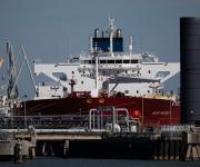 Comerciantes en el corazón del acaparamiento de petróleo venezolano de Trump