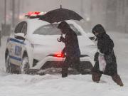 Una intensa tormenta de nieve castiga Estados Unidos con miles de vuelos cancelados y al menos siete muertos
