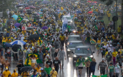 Tragedia en Brasilia: rayo hirió a 30 manifestantes durante una marcha a favor de Bolsonaro