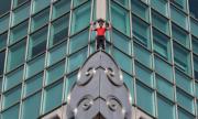 Sin arnés y en sólo 90 minutos: estadounidense escaló rascacielos Taipei 101, el undécimo más alto del mundo