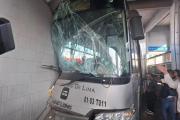La Victoria: Bus del Metropolitano se estrella contra base de puente cerca a la estación México