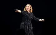 Adele celebra 15 años de 21 con récord histórico de ventas