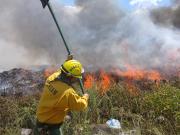 Feroz incendio por quema de basuras en la Costanera Sur
