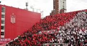 Estudiantes colocó su nuevo escudo en el Estadio UNO y avanza con el rebranding en sus sedes