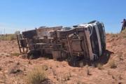 Volcó un camión cisterna en Rincón de los Sauces: se descarriló en la Ruta 5