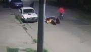 VIDEO Violento asalto en Orán: brutal ataque a una madre y su hija menor para robarles la moto