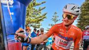 Ciclista Jay Vine fue operado con éxito de una fractura tras chocar con un canguro en el Tour Down Under: en las imágenes del inusual accidente se ve habilidoso ‘escape’ del marsupial