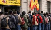 España aprueba regularización masiva de inmigrantes