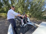 Cochico sobre ruedas: la motocicleta acortan distancias para la salud en el Neuquén profundo