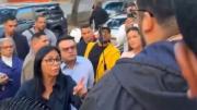Video: estudiantes venezolanos increparon a Delcy Rodríguez en plena universidad