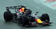 Max Verstappen estrenó el RB22 en pista el lunes y Hadjar lo hizo contra el muro el martes