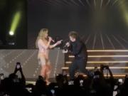 Show con Fátima Florez en Mar del Plata: Javier Milei cantó en el teatro y dejó elogios para su expareja