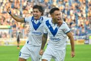 Vélez lo dio vuelta y trepó a lo más alto