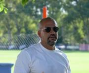 Verón llegó motorizado al Country y dejó un sugestivo mensaje tras la salida de Ascacibar