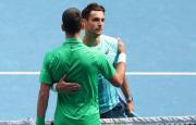 Djokovic avanzó a semis por el retiro de Musetti y tuvo un gesto de fair play viral