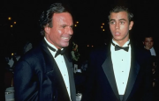 ¿Problemas en la familia? Así reacciona Enrique Iglesias ante las acusaciones contra Julio Iglesias