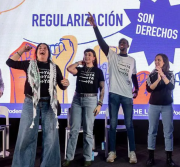 España planea legalizar el estatus de medio millón de inmigrantes indocumentados