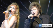 Milei lo volvió a hacer: subió a cantar eufórico en show de ex pareja y arremetió contra Cristina ’K’