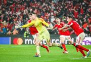 El arquero de Benfica metió un gol de cabeza en la victoria ante Real Madrid (Video)