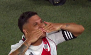 Majestuoso golazo de Juanfer Quintero en River vs Gimnasia y Esgrima La Plata: tiro libre al ángulo