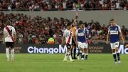 ¡Patadón y roja! La tremenda falta por la que River quedó con un hombre más en el Monumental