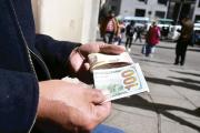 Dólar digital cae a Bs 8 en el mercado paralelo boliviano tras anuncio de reposición de dólares