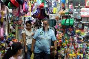 La gente se vuelca a los mercados por los útiles escolares