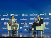 Dormimos en un parque, a la intemperie, el presidente Paz revive un pasaje de su infancia en el Foro Económico de la CAF