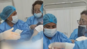 ¡Increíble! Obstetras se PELEAN EN PLENO PARTO y bebé casi muere: Se puso morada (VIDEO)