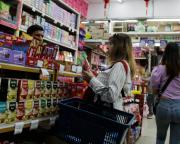 Caramelos y galletas resuelven a negocios chucheros: conoce variedad y precios