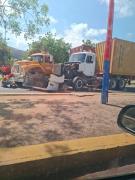 Falla de frenos en gandola deja dos heridos frente al P.A.C. de la GNB en Puerto Cabello