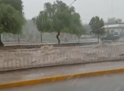 El zanjón Cacique Guaymallén en la Costanera, al límite de desbordarse