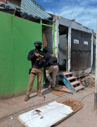 Fiscalía Y PDI Desbaratan Red De Microtráfico En Alto Hospicio: 9 Detenidos Y 22 Domicilios Allanados En Pasaje 1 De La Población Raúl Rettig