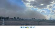 Fuerte viento sur con tierra cubrió San Juan y rige alerta amarilla por tormentas severas