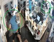 Cámaras captan fatal intercambio de disparos en local de venta de celulares en CDE