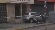 Fuerte choque en la zona del Abasto dejó un herido y un auto subido a la vereda