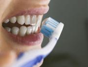 No es bicarbonato: el método efectivo para eliminar el sarro dental y lograr dientes más blancos