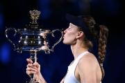 Tenis: Elena Rybakina se tomó la revancha ante Sabalenka y reina en Australia