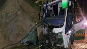 Microbús se despistó y chocó con un cerro en Áncash: hay al menos 13 heridos