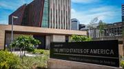 Cierre de gobierno en EEUU: así trabajarán las embajadas y consulados en el extranjero