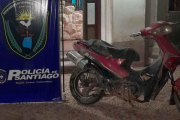 Recuperan una motocicleta robada que estaba escondida entre la maleza en Añatuya