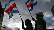 Costa Rica elige presidente con una favorita de línea dura contra violencia del narco