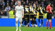 Real Madrid le ganó agónicamente al Rayo Vallecano en un Bernabéu tenso y Franco Mastantuono fue silbado