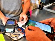 Fuerte tendencia: las transferencias vuelan y en Argentina se usa cada vez menos efectivo