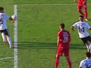 Otra polémica gigante en Barracas: era penal para Riestra, pero el VAR cambió de área y el Guapo lo empató en la última