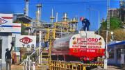 Desde YPFB aseguran que los combustibles líquidos pasan por controles estrictos de calidad